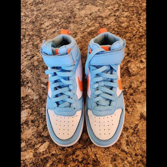 Nike Kids Shoes in Blue and Orange - Picture 2 of 5